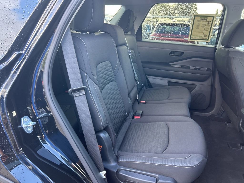 Used 2025 Nissan Pathfinder SV image 26