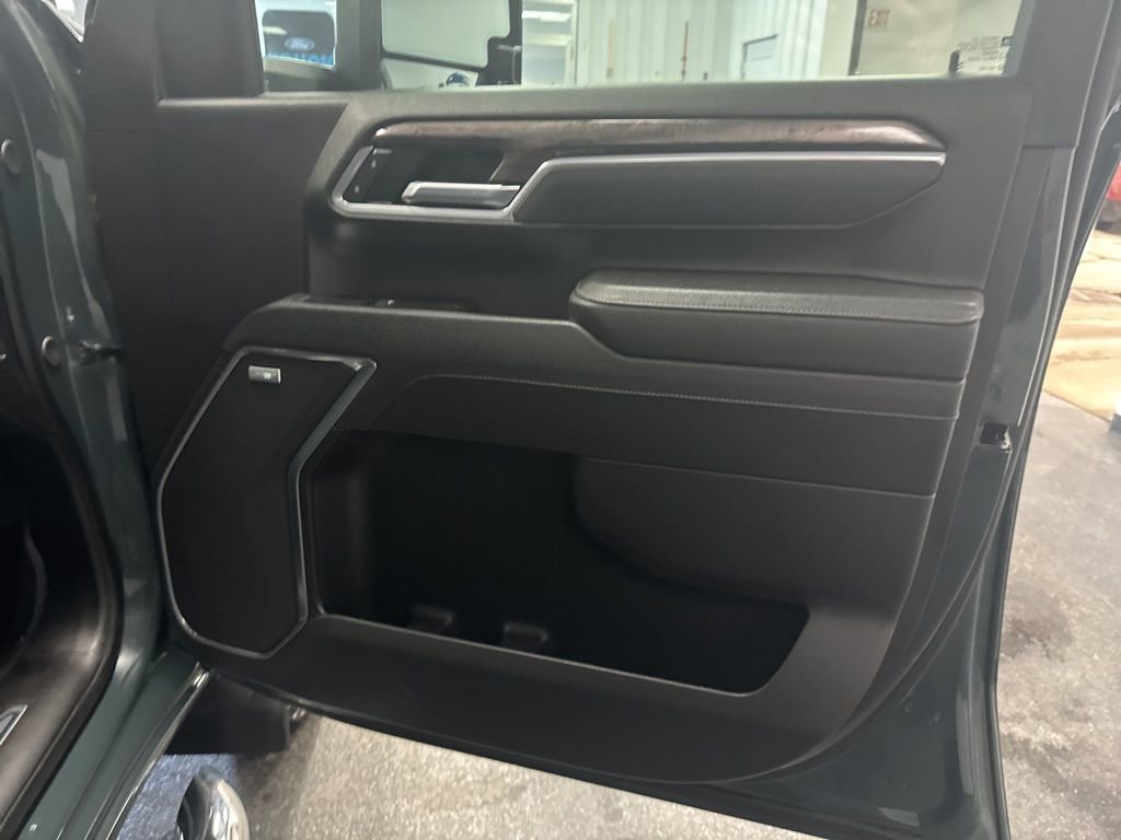 Used 2025 Chevrolet Silverado 2500 LTZ w/ LTZ Premium Package image 36