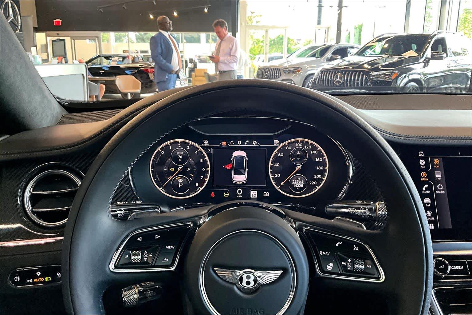 Used 2023 Bentley Flying Spur Plug-In Hybrid AWD/4WD image 26
