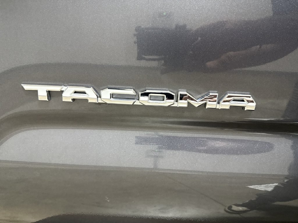 Used 2016 Toyota Tacoma TRD Sport w/ Towing Package AWD/4WD image 25