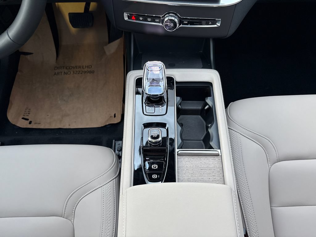 New 2026 Volvo XC90 B6 Plus w/ Protection Package Premier AWD/4WD image 12