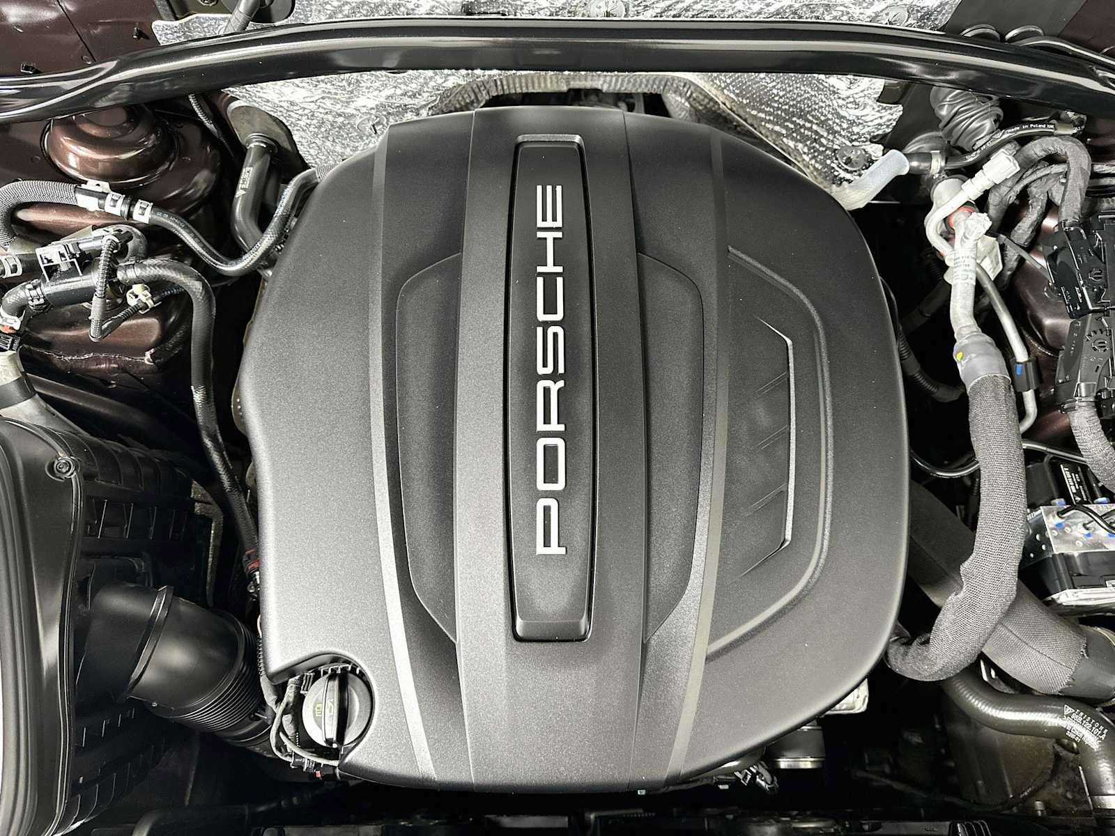 Certified 2021 Porsche Macan AWD/4WD image 31