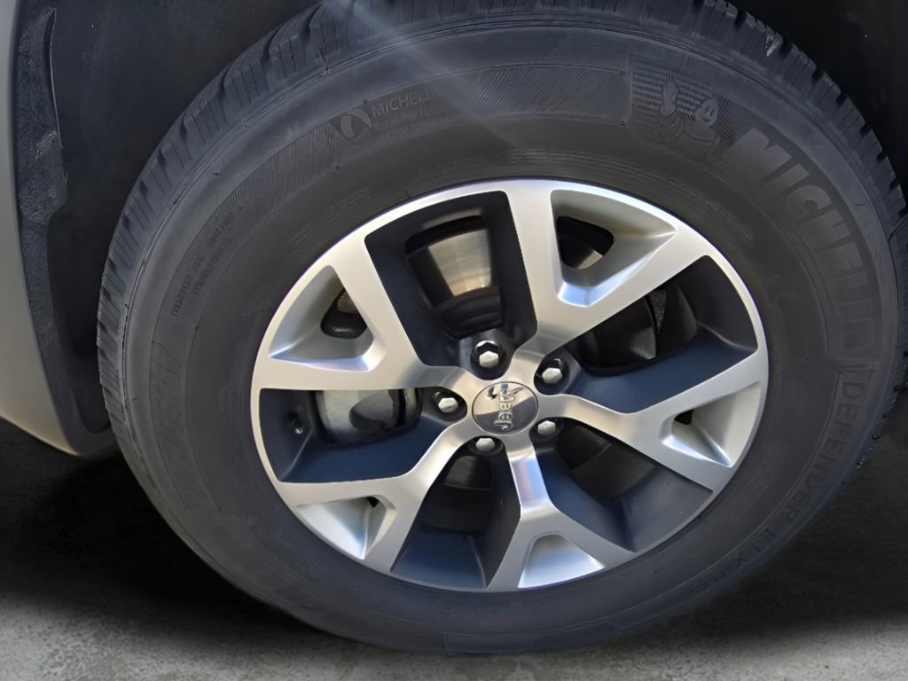 Used 2016 Jeep Cherokee Trailhawk w/ Comfort/Convenience Group image 9