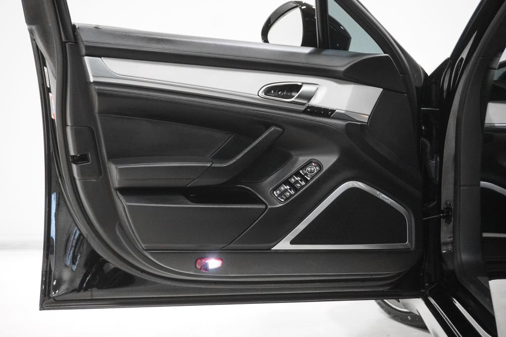 Used 2014 Porsche Panamera Turbo image 9