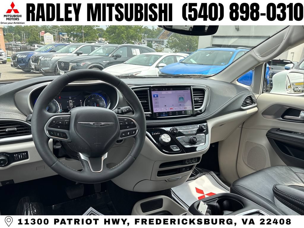 Used 2022 Chrysler Pacifica Touring-L FWD image 14