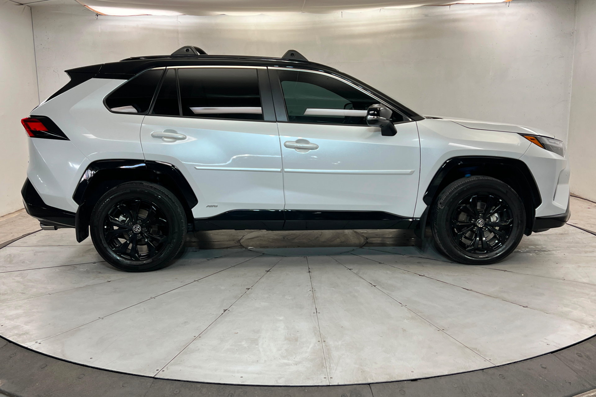 Used 2023 Toyota RAV4 XSE AWD/4WD image 6