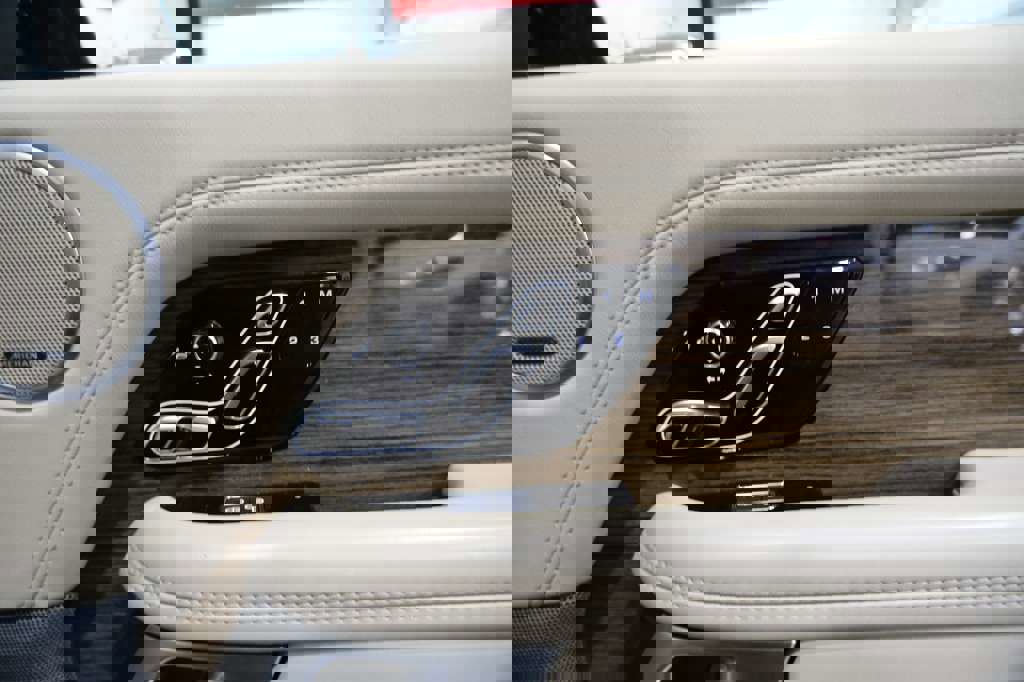 Used 2018 Land Rover Range Rover Long Wheelbase Supercharged image 41