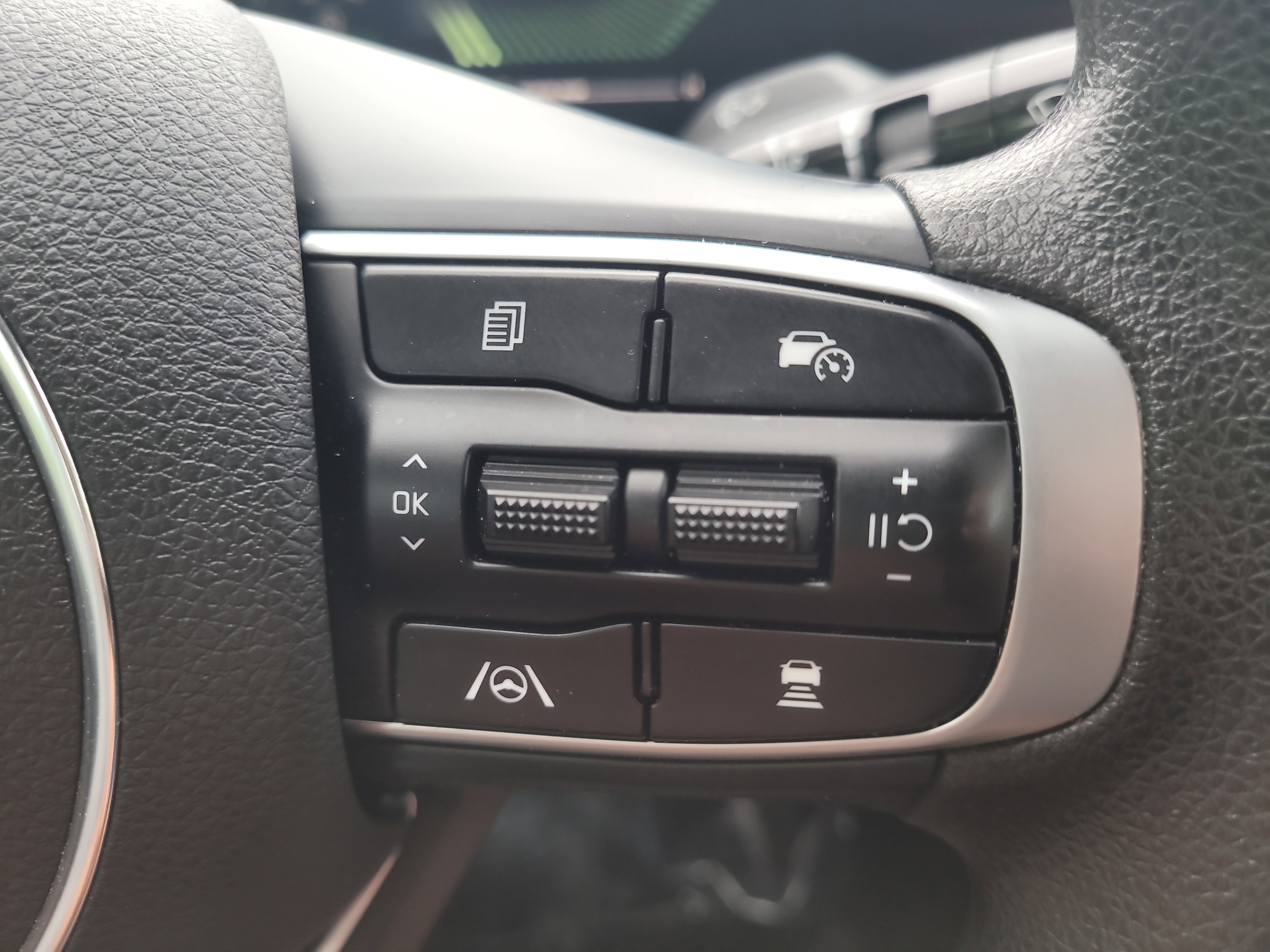 Used 2025 Kia K5 LXS FWD image 29