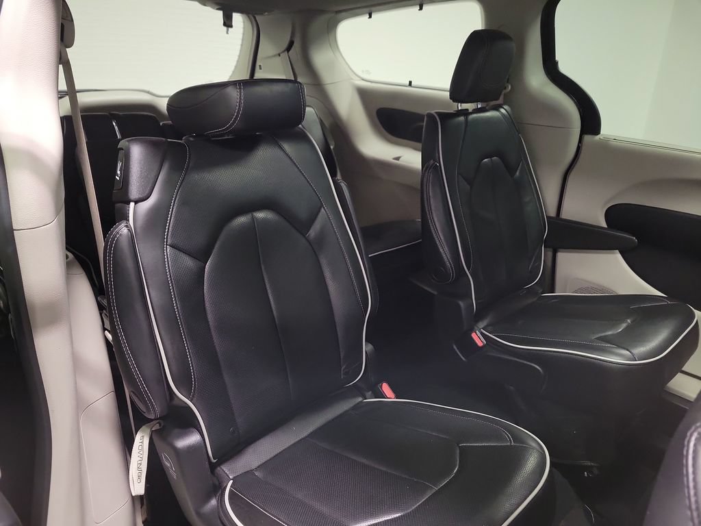 Used 2023 Chrysler Pacifica Limited FWD image 21