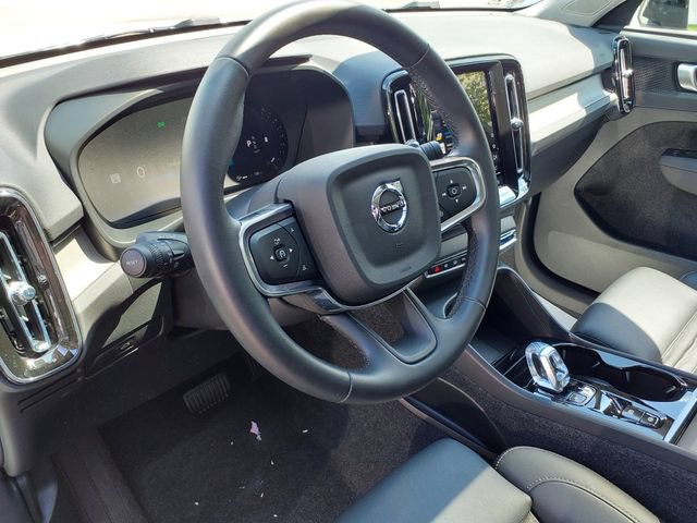 Certified 2026 Volvo XC40 B5 Plus AWD/4WD image 5