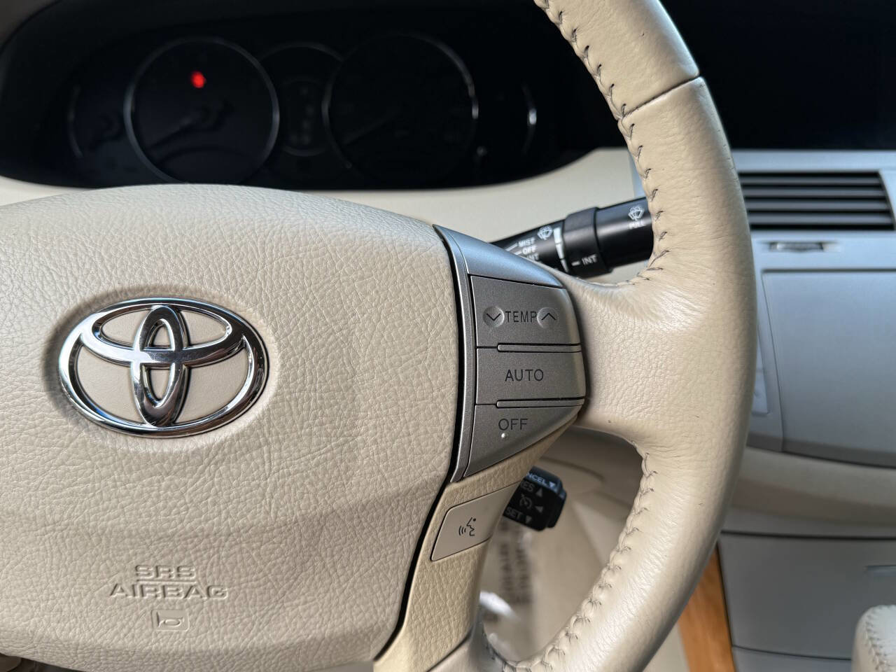 Used 2005 Toyota Avalon XLS image 38