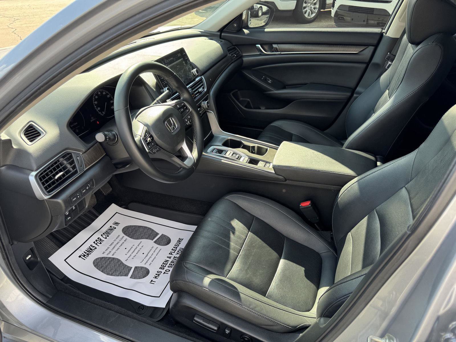 Used 2020 Honda Accord Touring image 2
