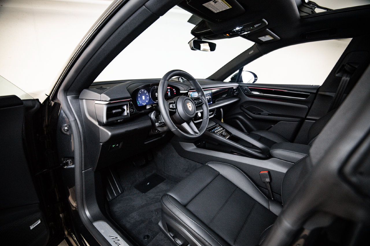 New 2026 Porsche Macan 4 Electric AWD/4WD image 4