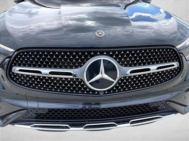 Used 2024 Mercedes-Benz GLC 300 4MATIC image 30