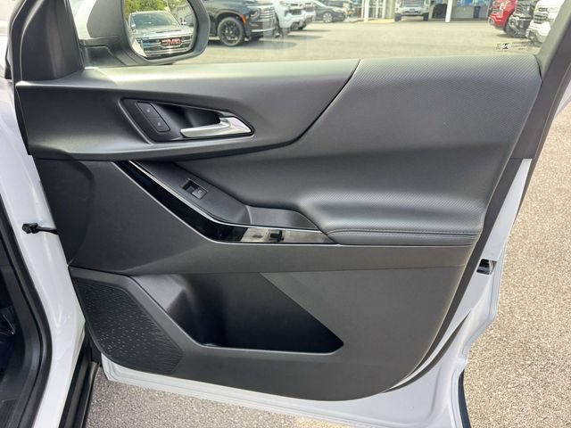 Used 2025 Chevrolet Equinox LT w/ Safety and Technology Package FWD image 8