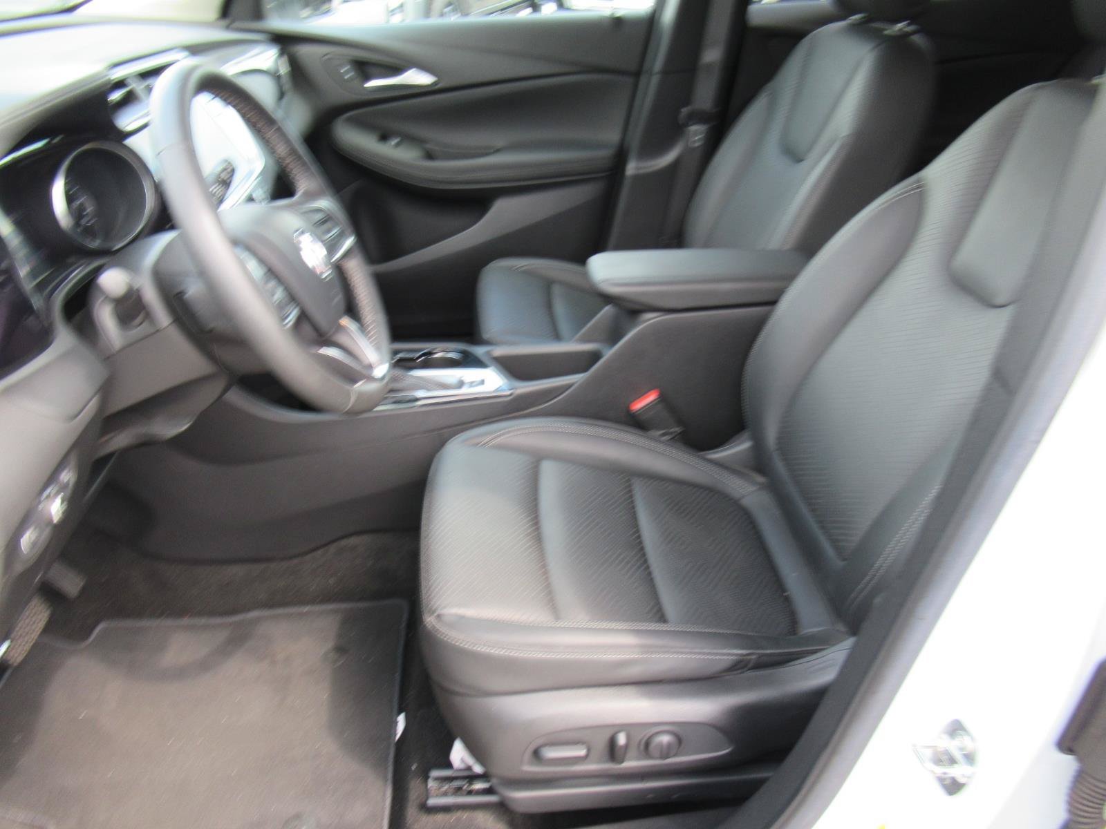 Used 2022 Buick Encore GX Essence FWD image 16