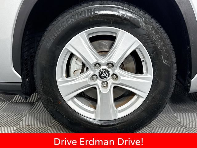 Used 2023 Toyota Highlander L image 4