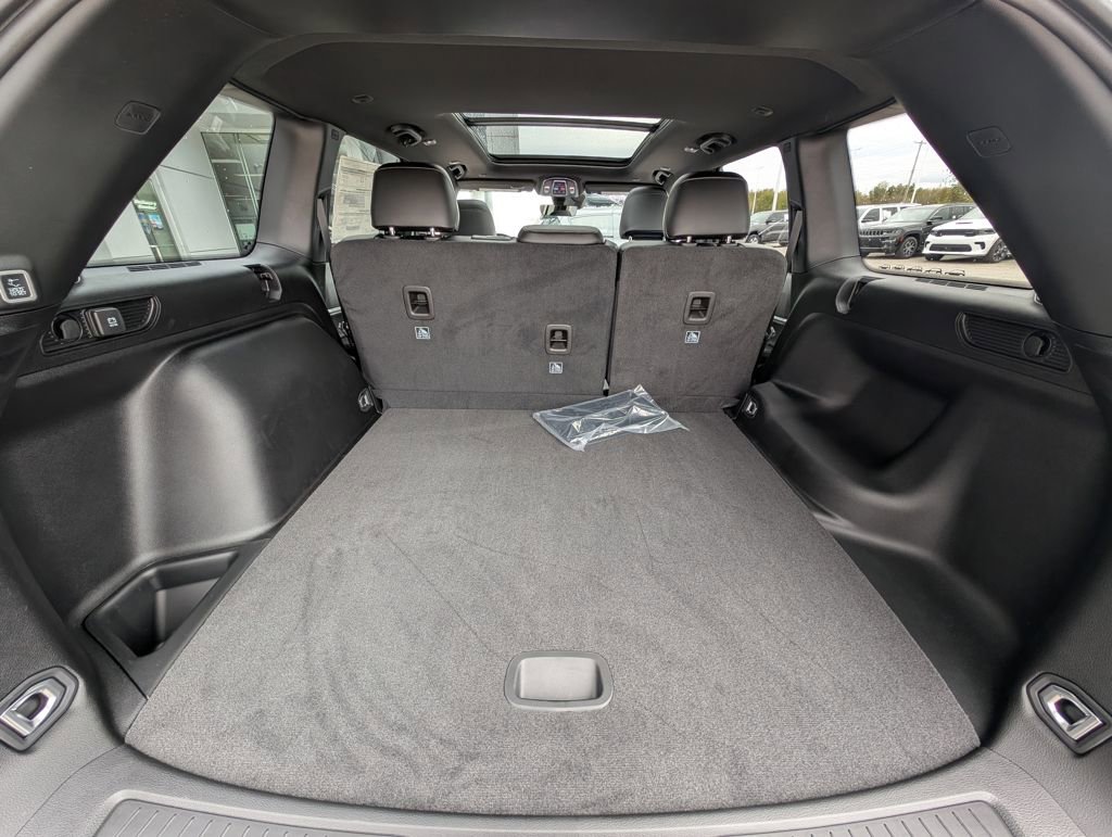 New 2025 Jeep Grand Cherokee Limited w/ Black Appearance Package image 12