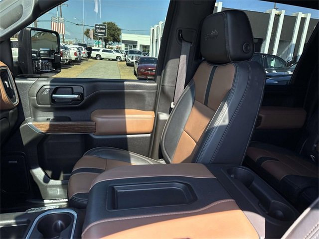 Used 2021 Chevrolet Silverado 3500 High Country image 21