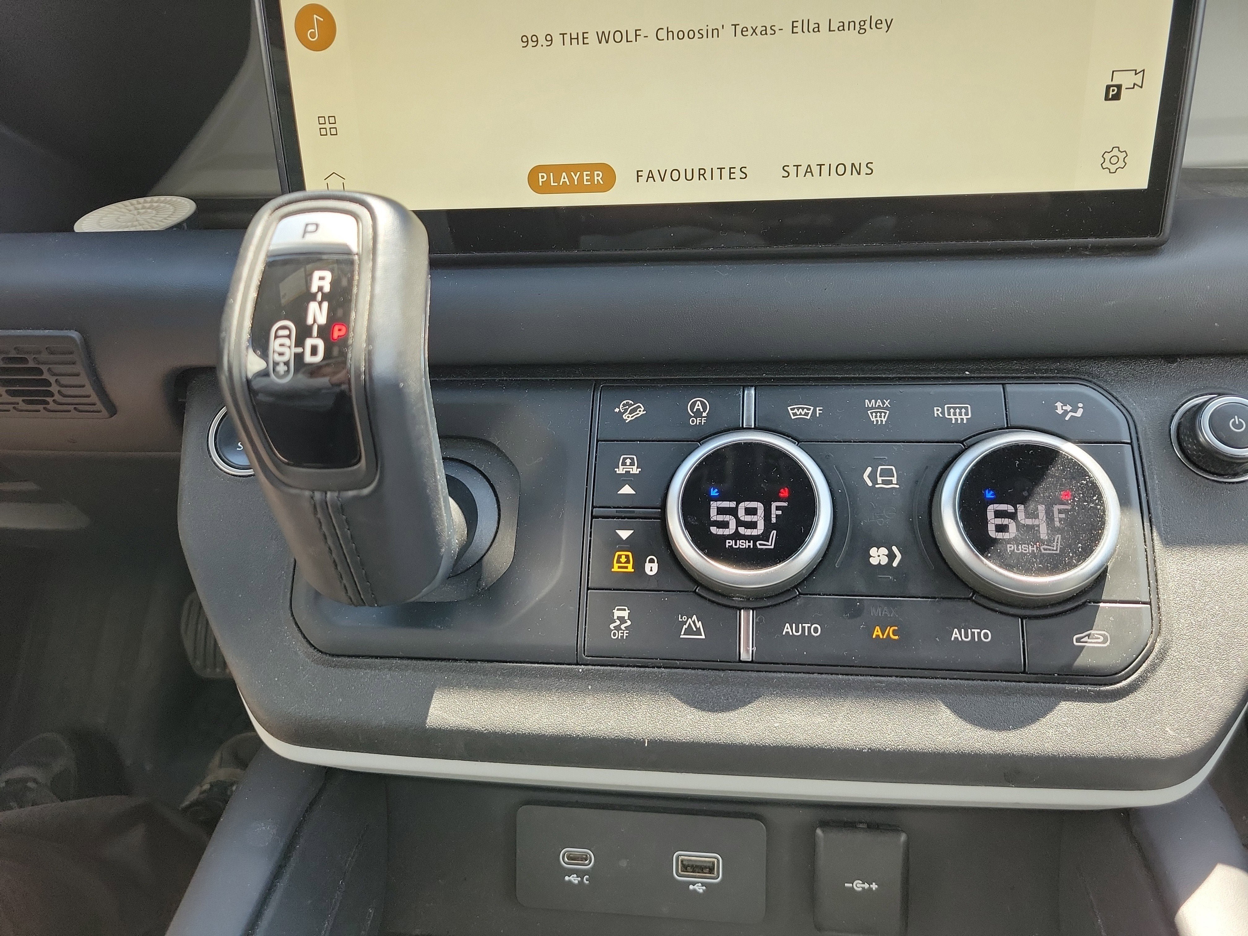 Used 2024 Land Rover Defender 130 X-Dynamic SE AWD/4WD image 23