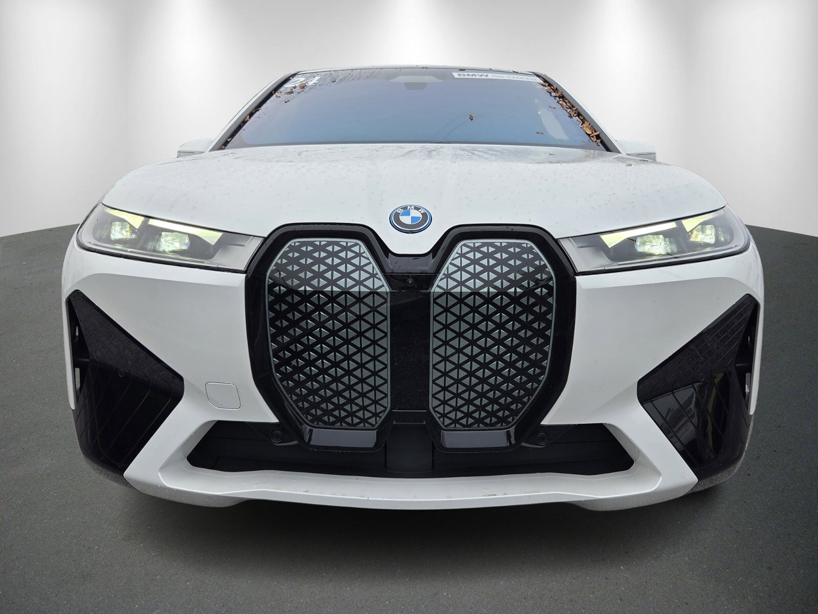 Used 2024 BMW iX xDrive50 w/ Premium Package image 2