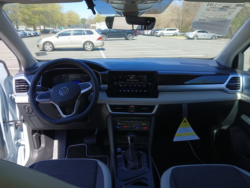New 2026 Volkswagen Taos SE FWD image 12
