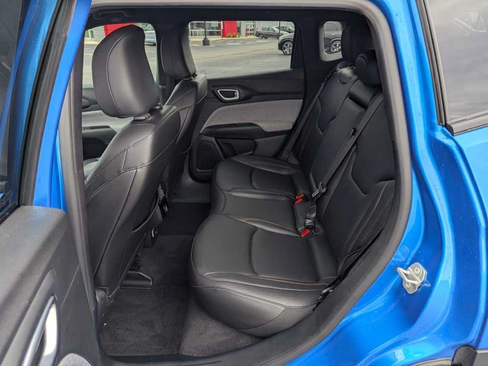 Used 2024 Jeep Compass Latitude AWD/4WD image 17