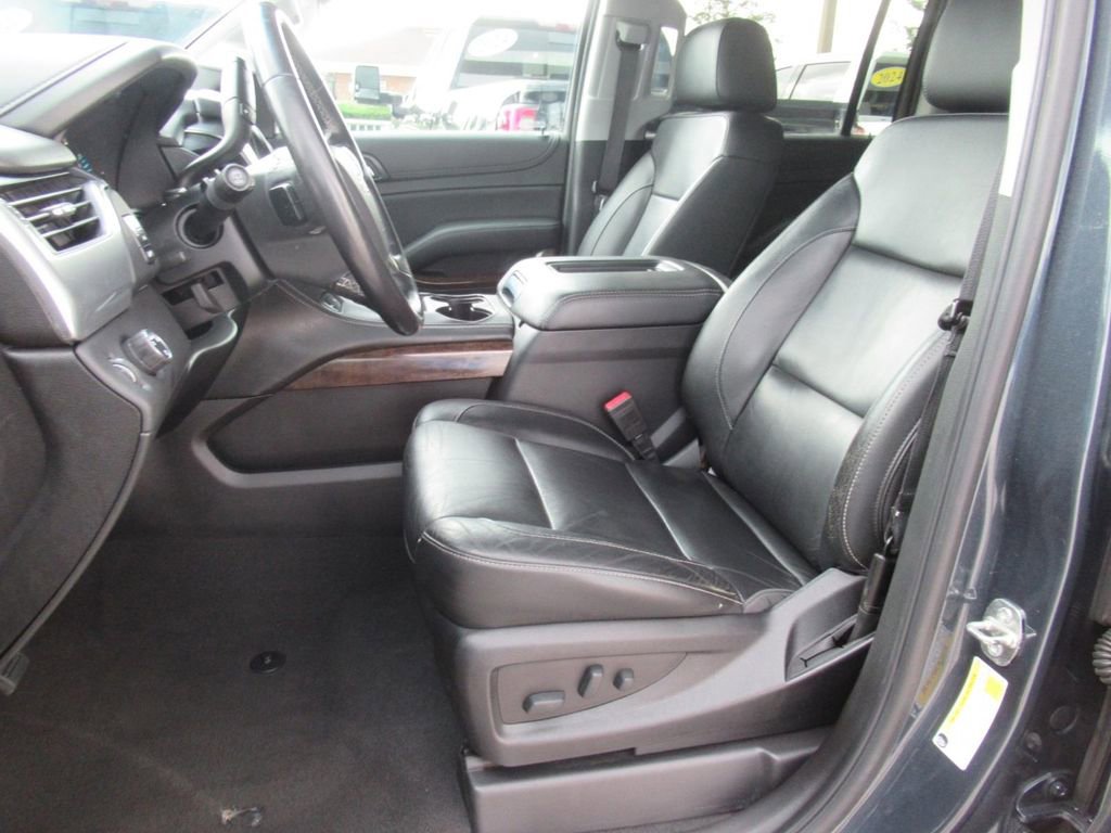 Used 2020 Chevrolet Suburban LT RWD image 17