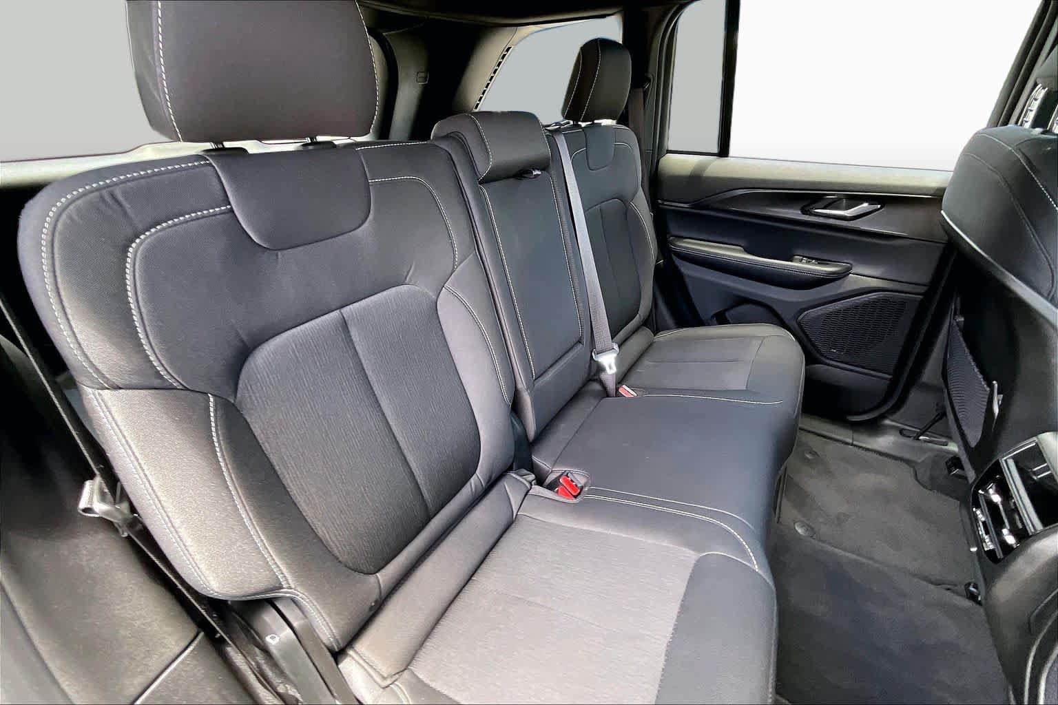 Used 2025 Jeep Grand Cherokee Laredo X AWD/4WD image 20