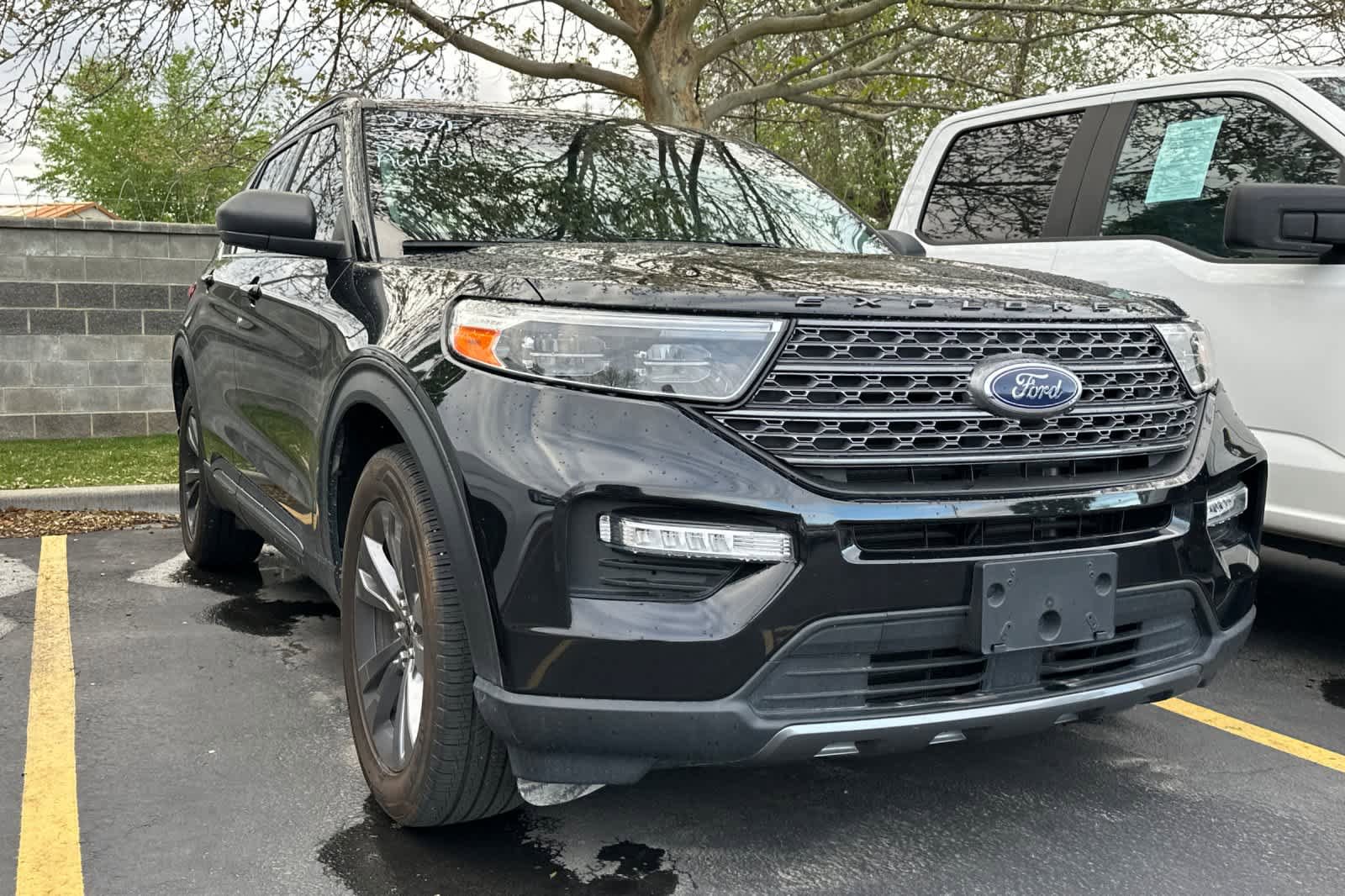 Used 2021 Ford Explorer XLT w/ Equipment Group 202A AWD/4WD image 3