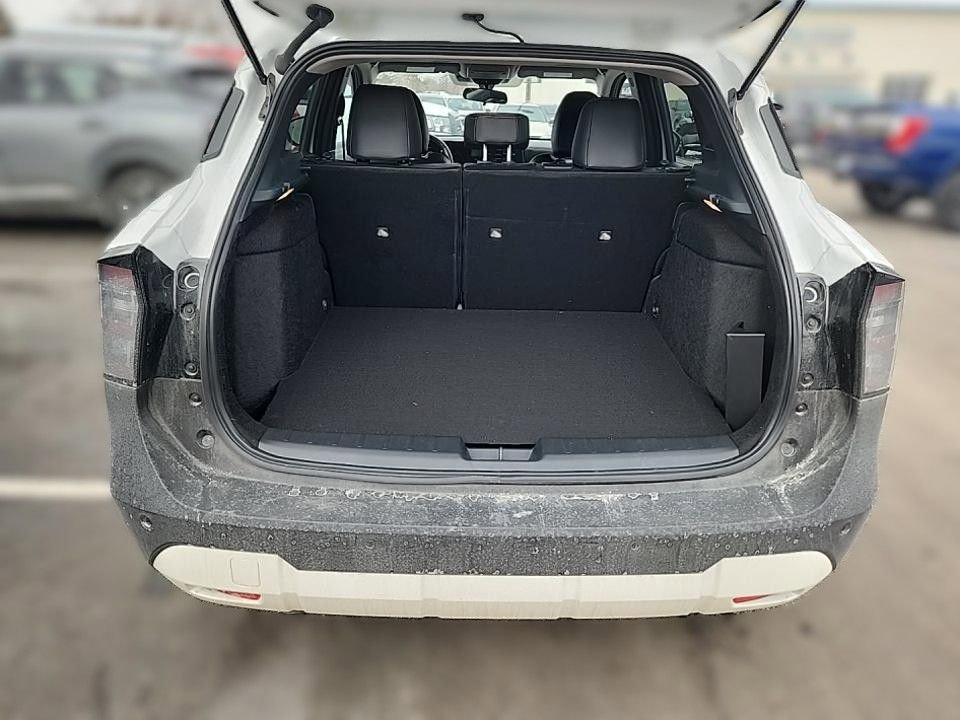 Certified 2025 Nissan Kicks SR image 9