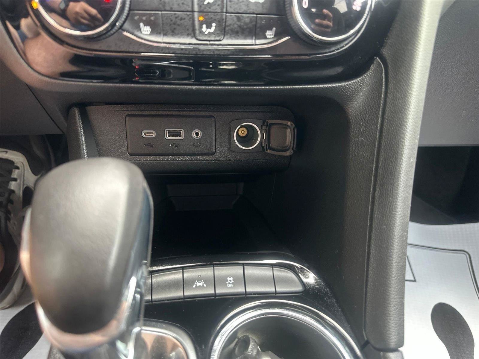 Used 2022 Buick Encore GX Preferred w/ Cold Weather Comfort Package FWD image 29