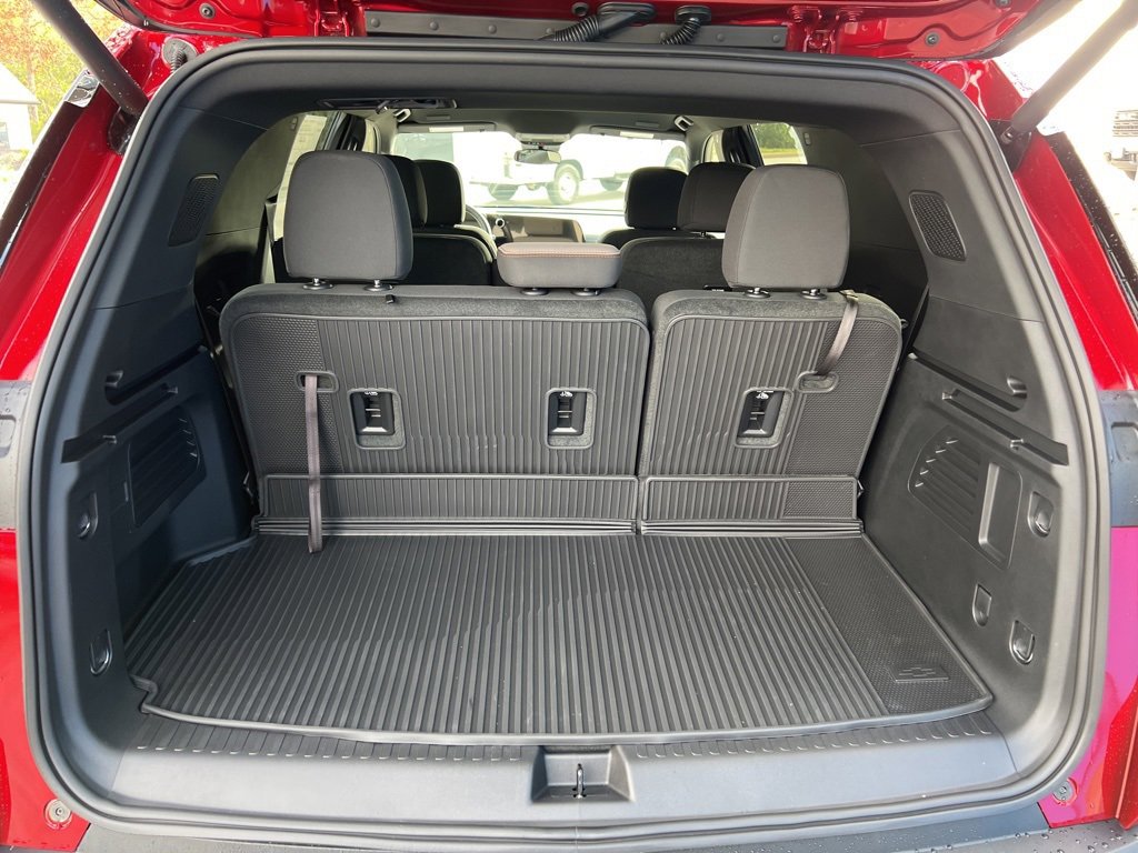 New 2026 Chevrolet Traverse LT w/ LPO, Floor Liner Package image 11