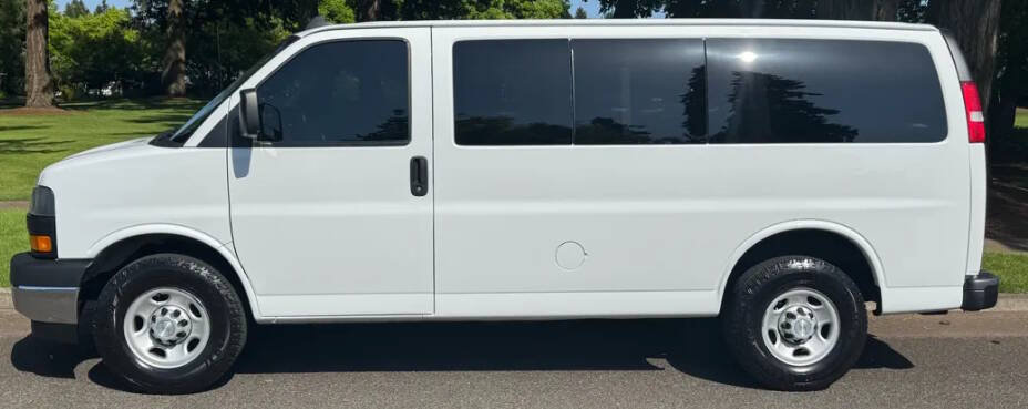 Used 2018 Chevrolet Express 2500 LS w/ Driver Convenience Package RWD image 2