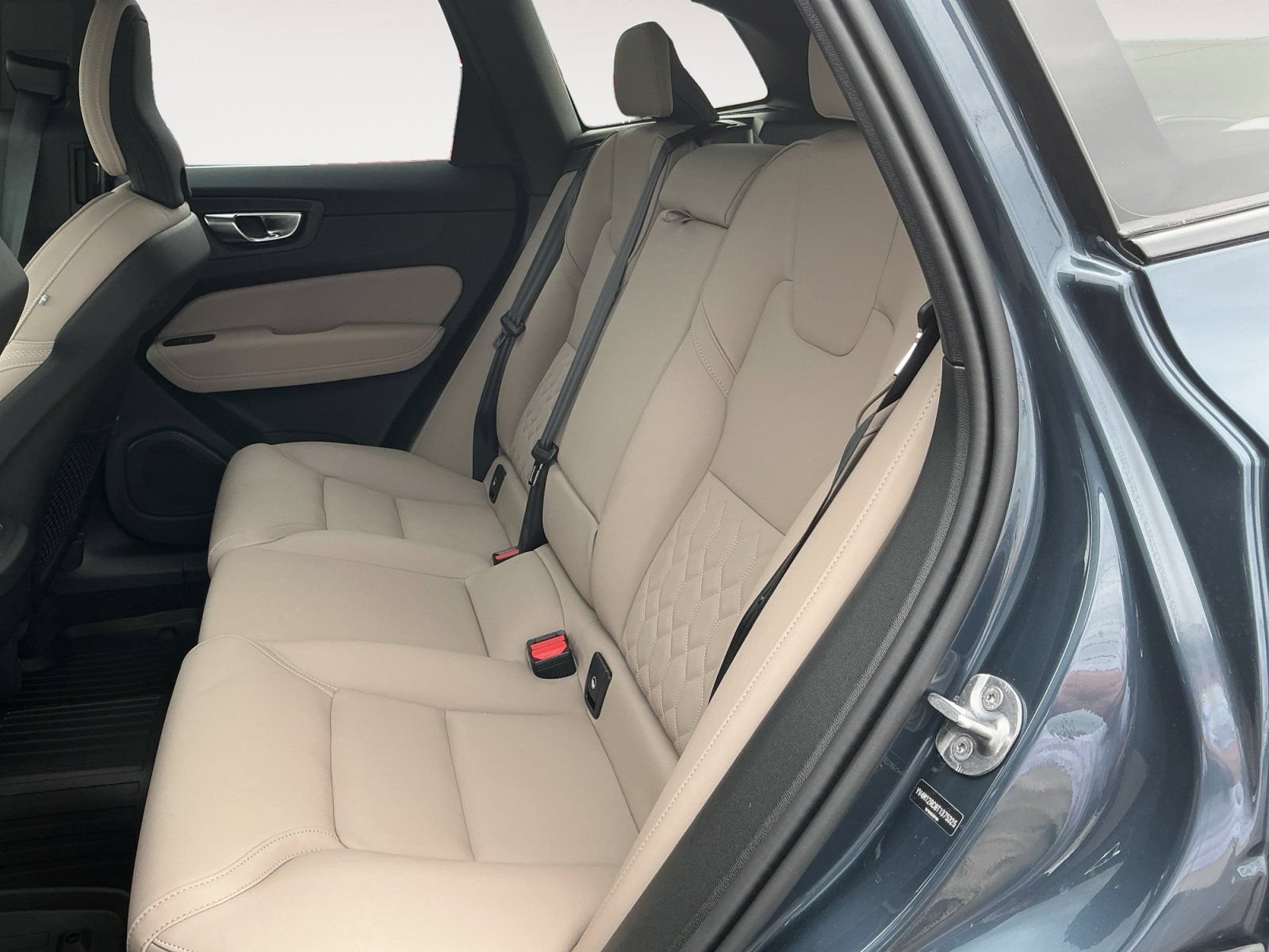 New 2026 Volvo XC60 B5 Plus w/ Protection Package Premier AWD/4WD image 13