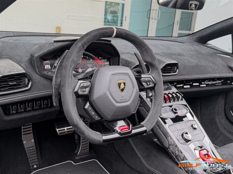 Used 2019 Lamborghini Huracan Performante AWD/4WD image 13