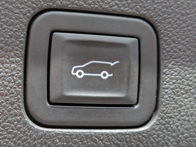 Used 2025 Chevrolet Suburban LT AWD/4WD image 19