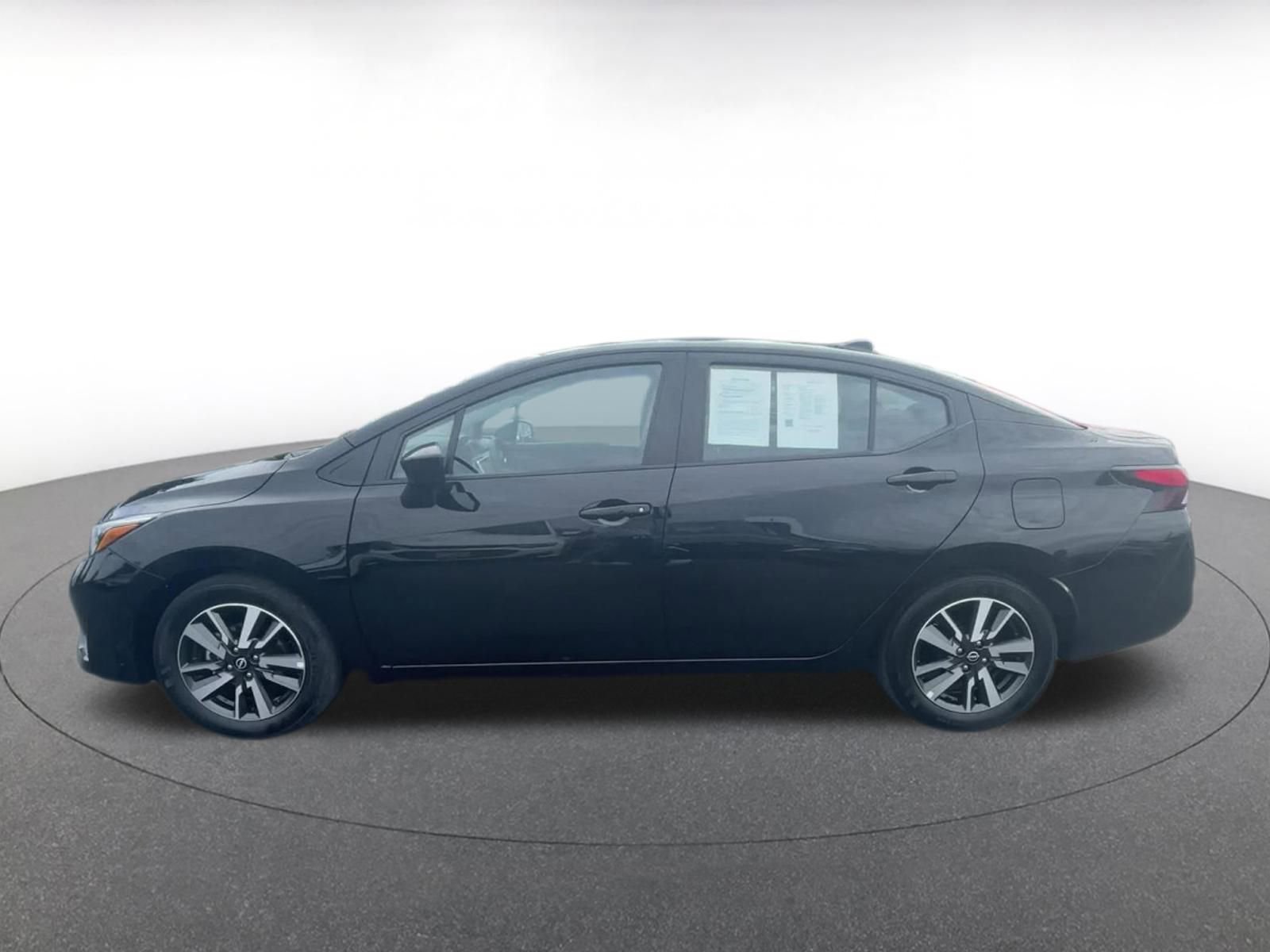 Used 2025 Nissan Versa SV image 9