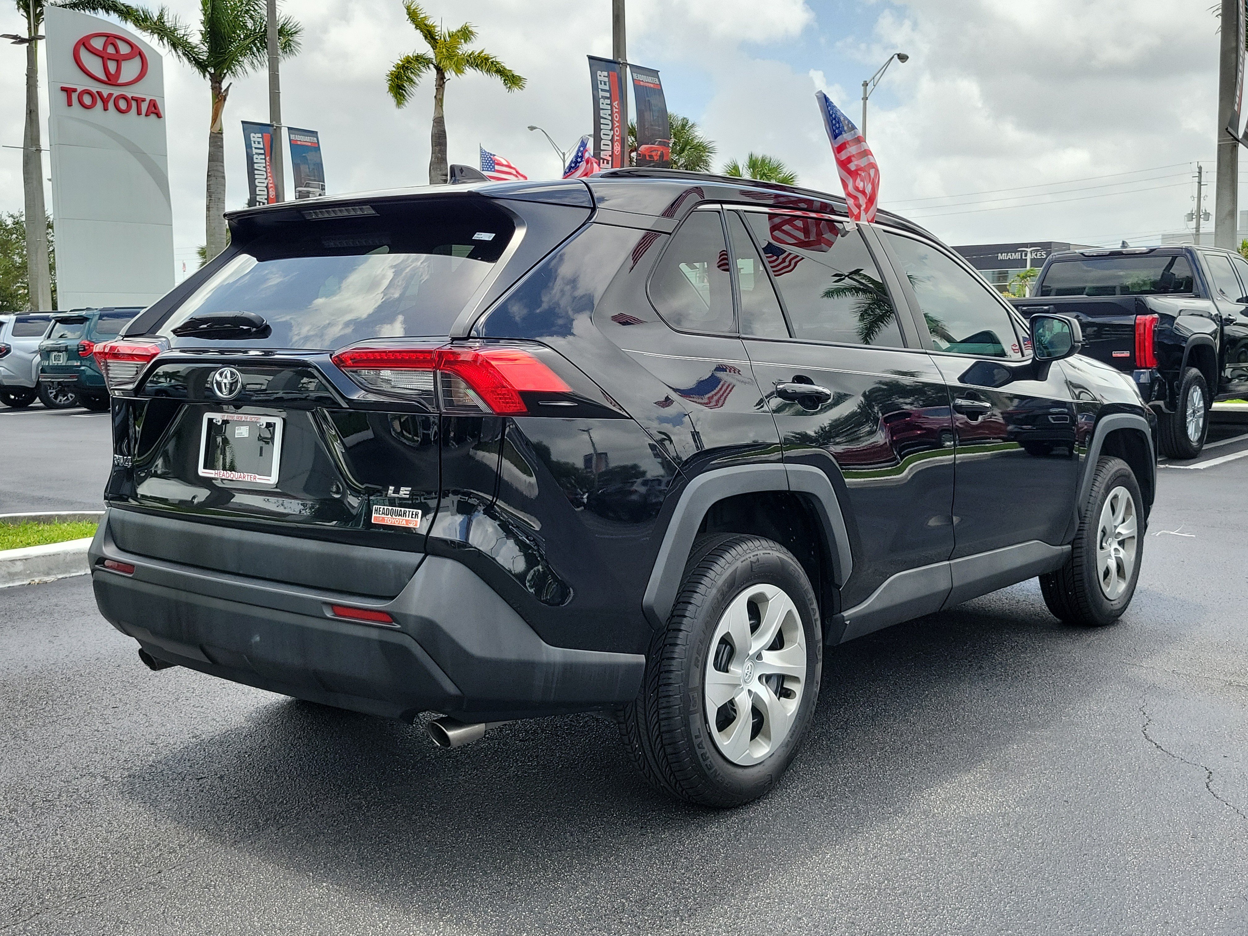 Used 2021 Toyota RAV4 LE FWD image 12