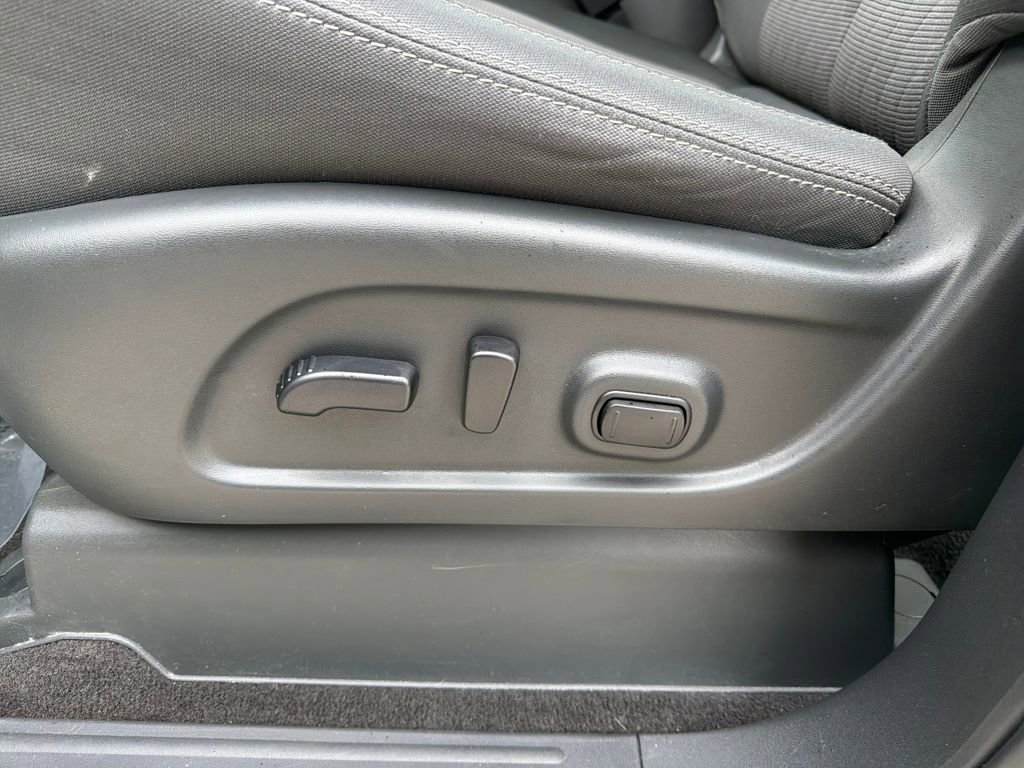 Used 2024 Nissan Titan SV w/ SV Convenience Package image 16