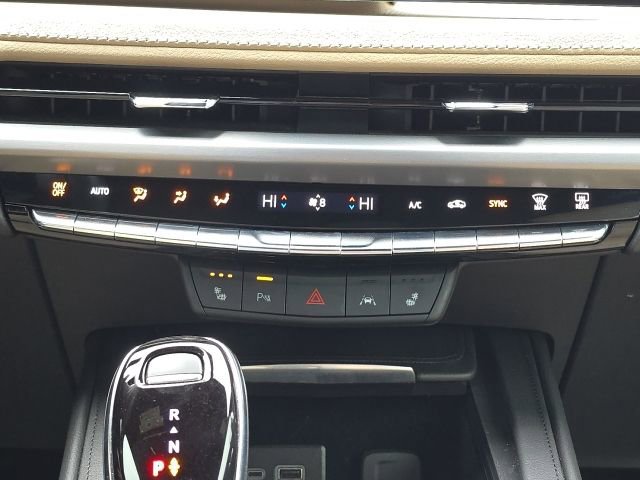 Used 2024 Cadillac XT4 Luxury w/ Cold Weather Package image 39