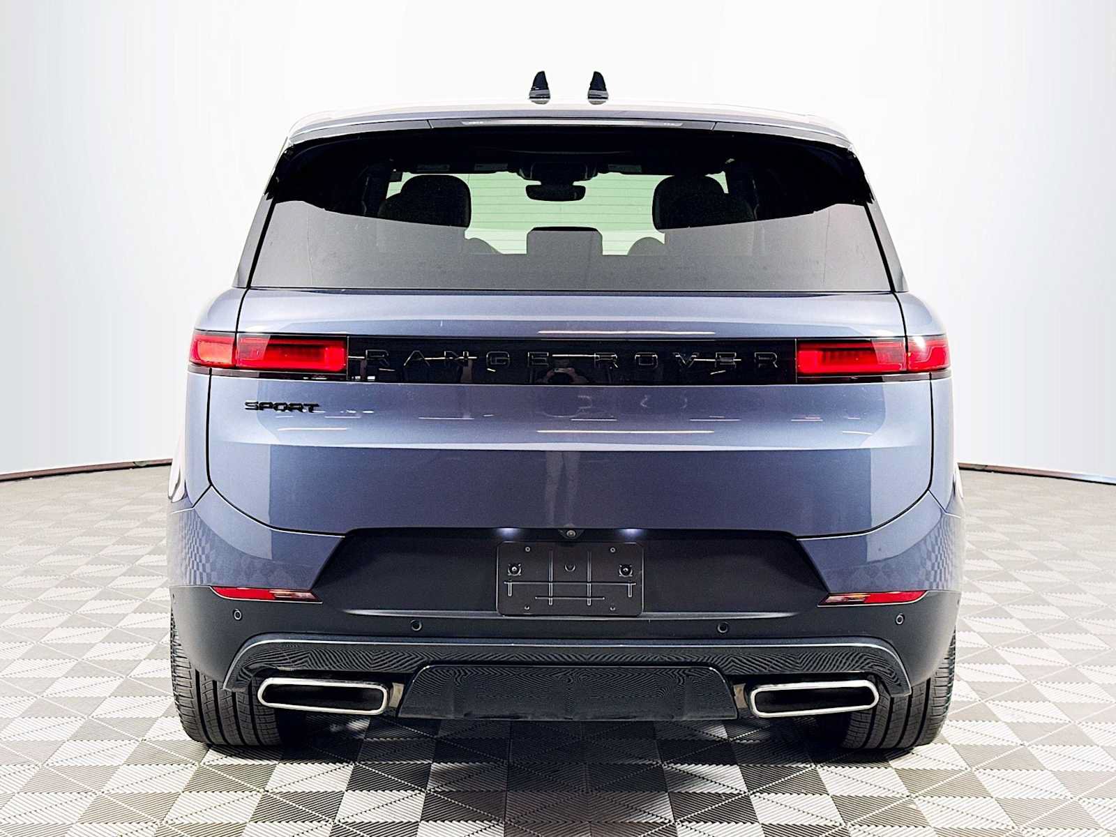 Used 2025 Land Rover Range Rover Sport SE AWD/4WD image 6