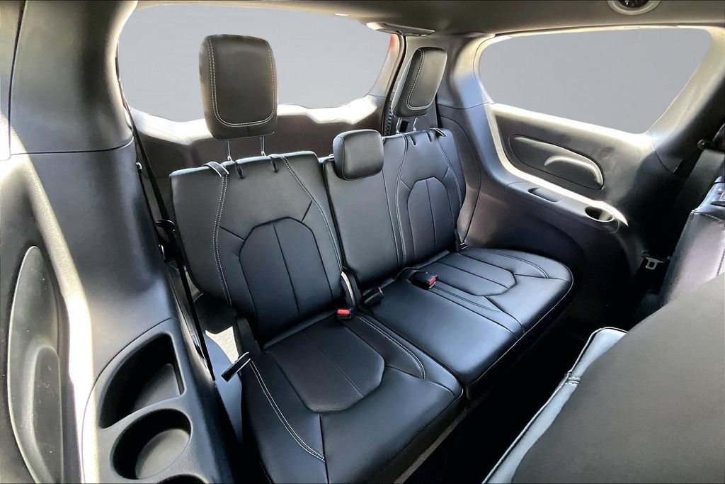 New 2027 Chrysler Pacifica Select FWD image 21