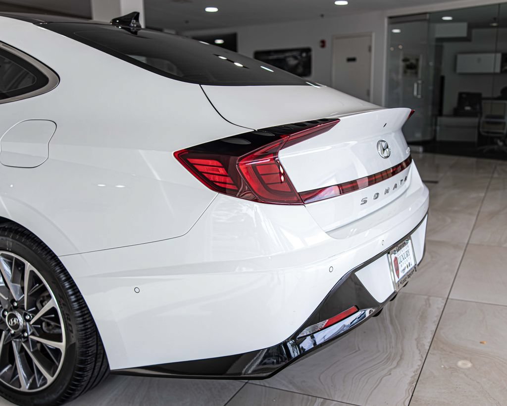 Used 2022 Hyundai Sonata Limited w/ Cargo Package FWD image 14