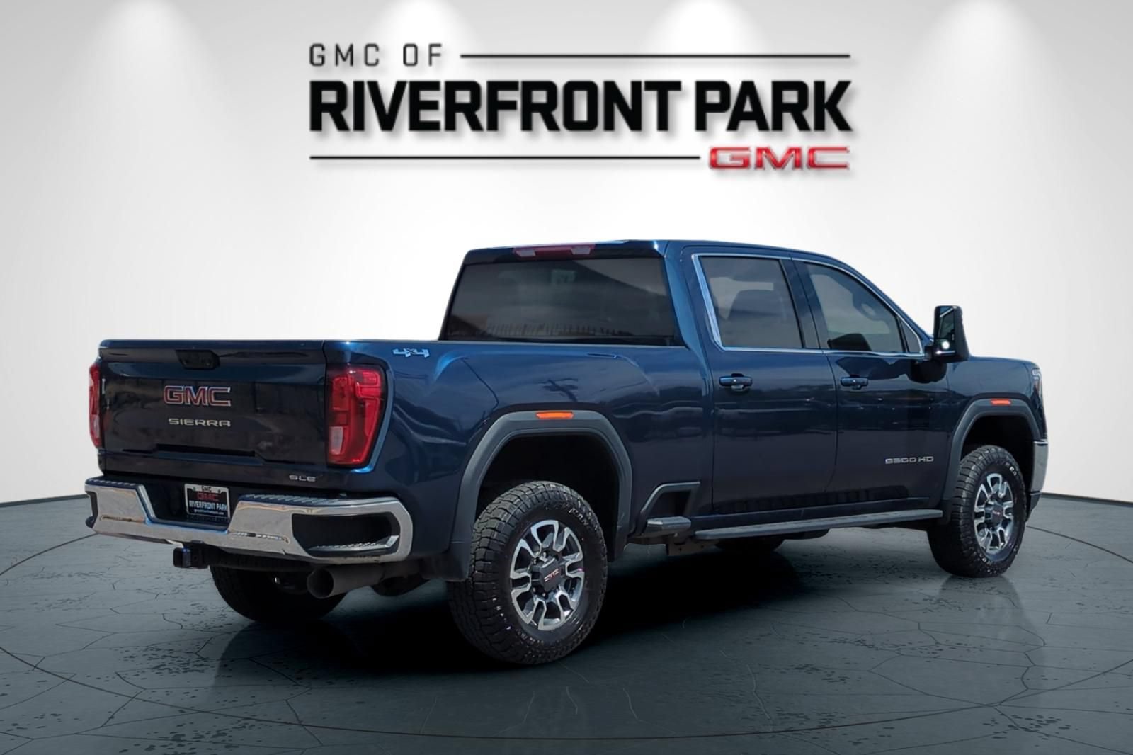 Used 2021 GMC Sierra 2500 SLE w/ SLE Value Package; AWD/4WD image 4