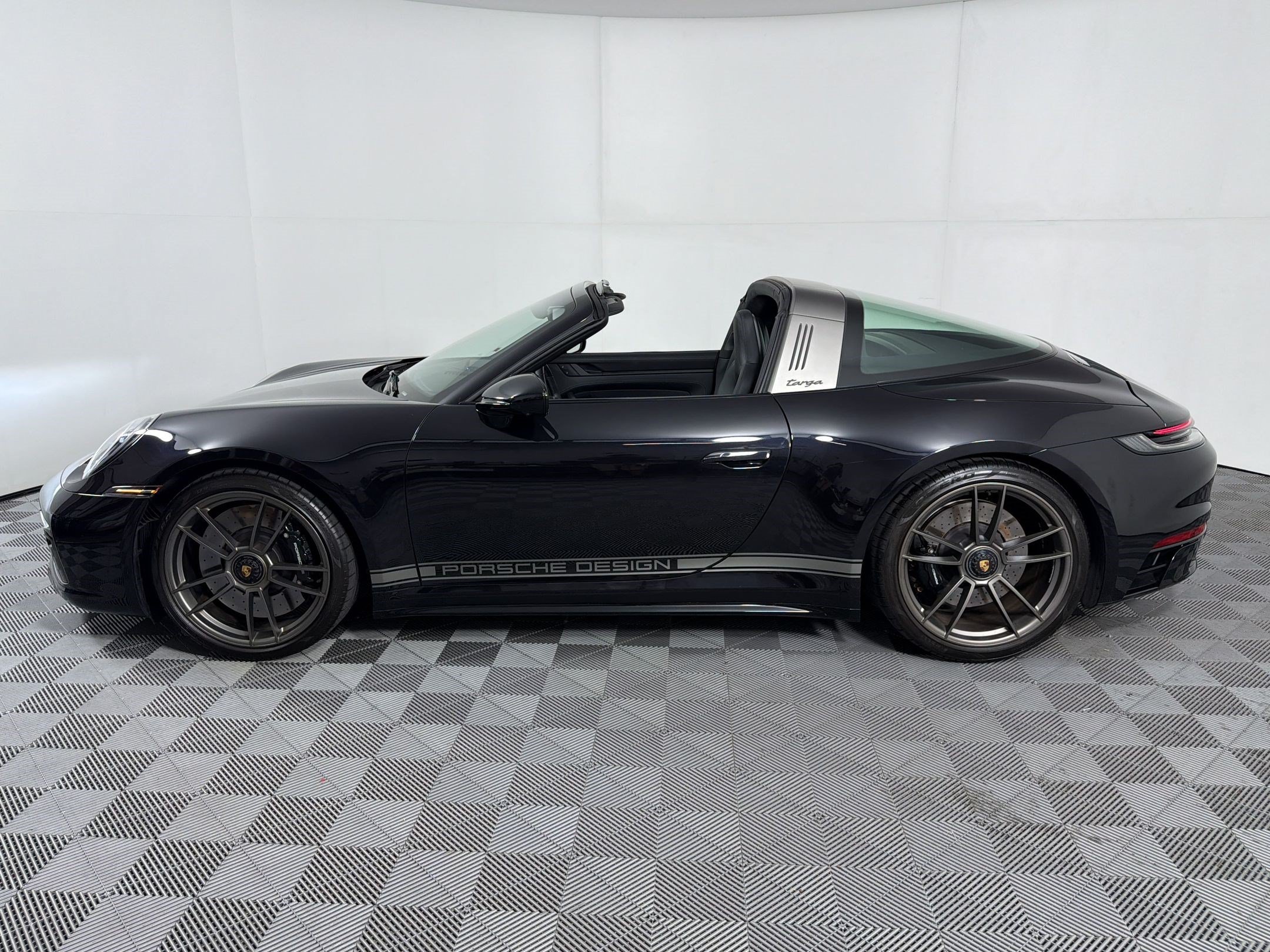 Certified 2023 Porsche 911 50th Anniversary Edition AWD/4WD image 2