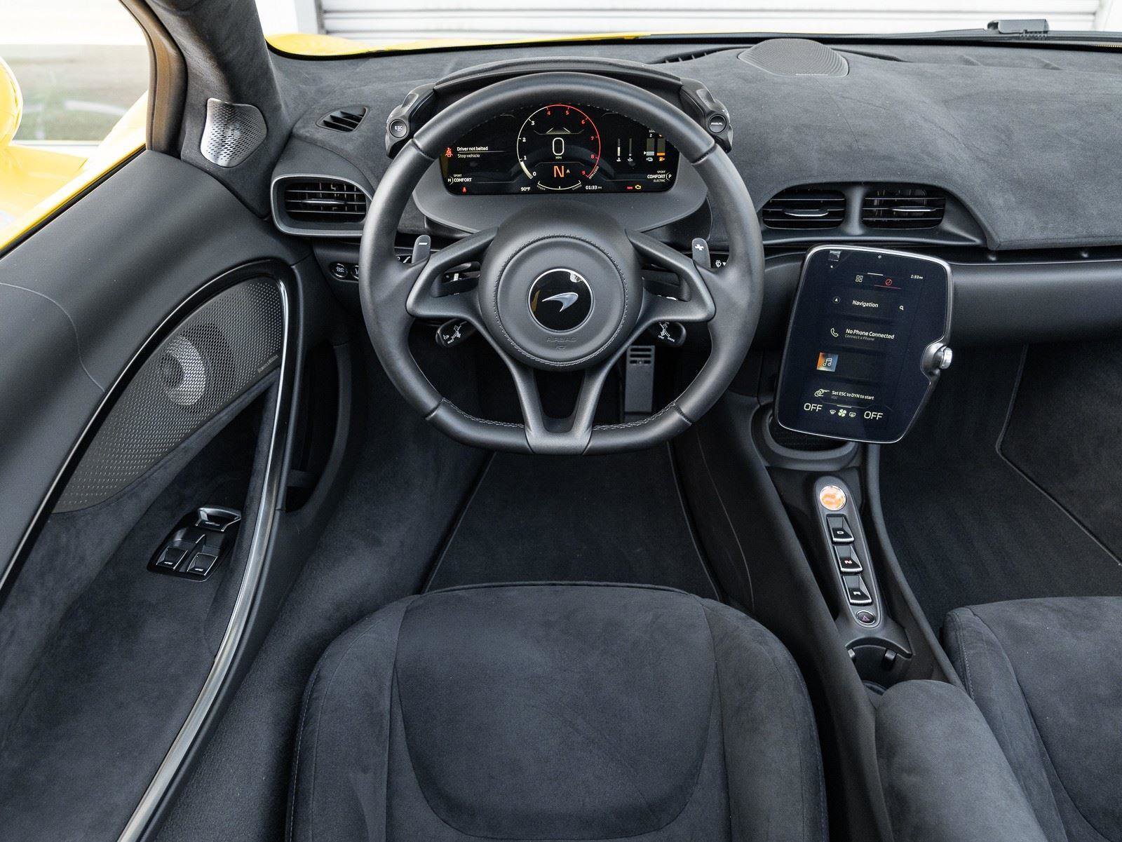 Used 2025 McLaren Artura Spider image 10