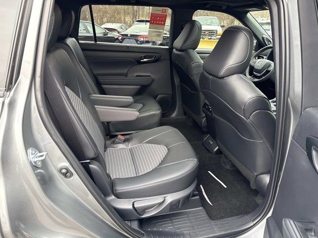 Used 2026 Toyota Highlander XSE image 11