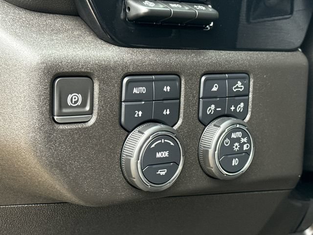 Used 2024 Chevrolet Silverado 2500 ZR2 w/ Technology Package AWD/4WD image 24