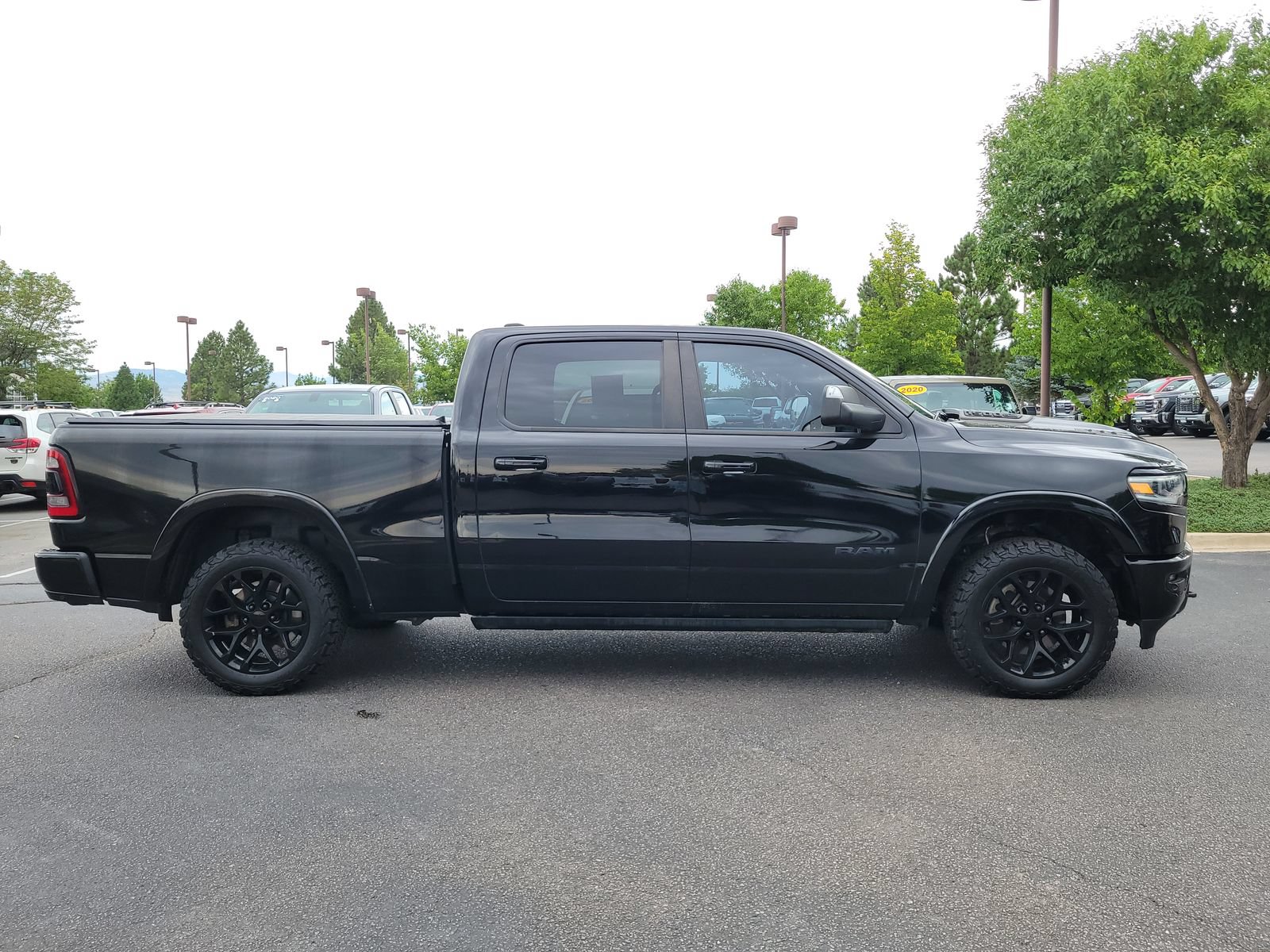Used 2020 RAM 1500 Limited w/ Black Appearance Package AWD/4WD image 2